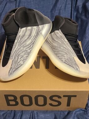 Yeezy Quantum QNTM Mid "Smoke Grey/Black" New In Box! Men 11/Women 12.5